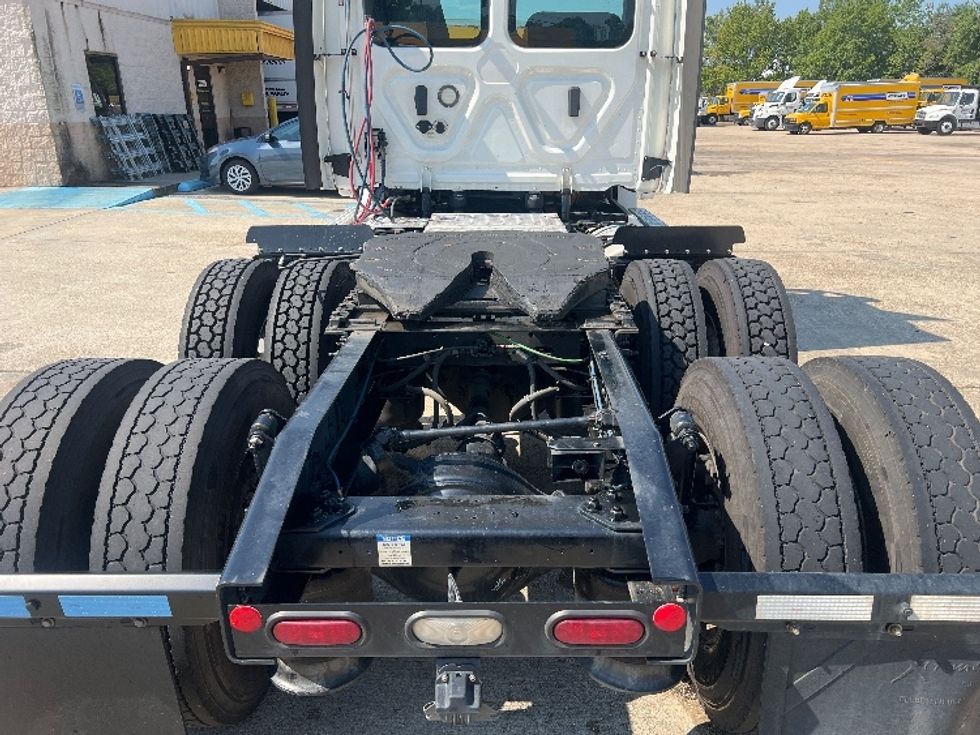 Day Cab Tractor-Heavy Duty Tractors-Freightliner-2020-T12664ST-Hammond-LA-413,706\n\t\tmiles-$ 55,750 - Image 6