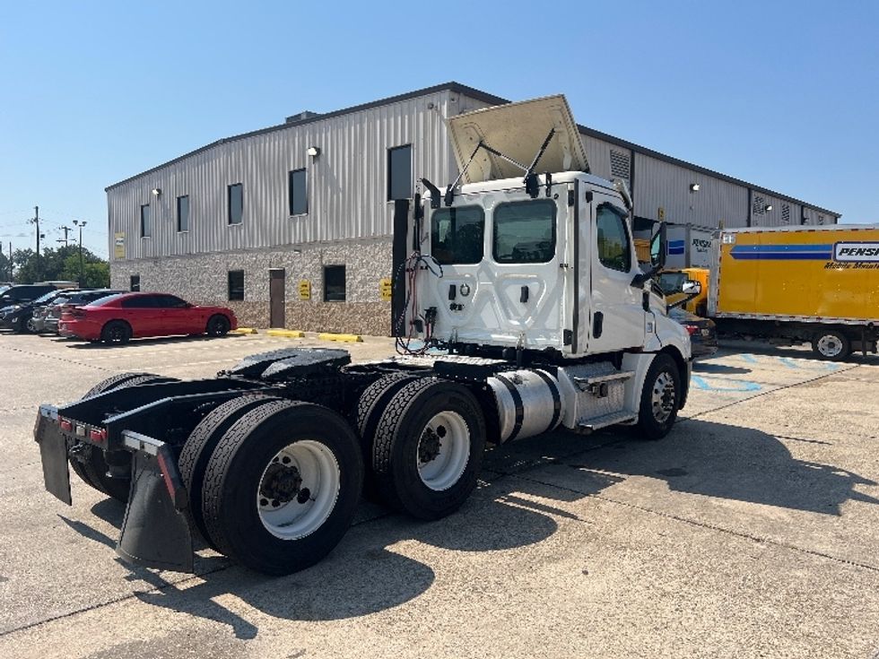 Day Cab Tractor-Heavy Duty Tractors-Freightliner-2020-T12664ST-Hammond-LA-413,706\n\t\tmiles-$ 55,750 - Image 7
