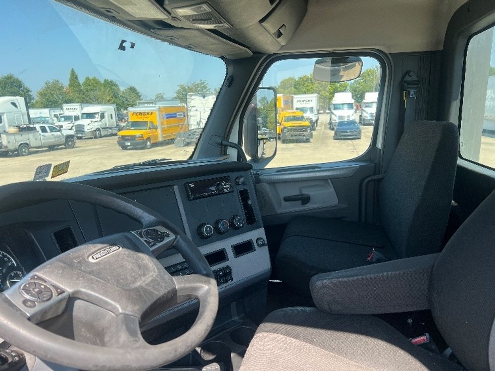 Day Cab Tractor-Heavy Duty Tractors-Freightliner-2020-T12664ST-Hammond-LA-413,706\n\t\tmiles-$ 55,750 - Image 9