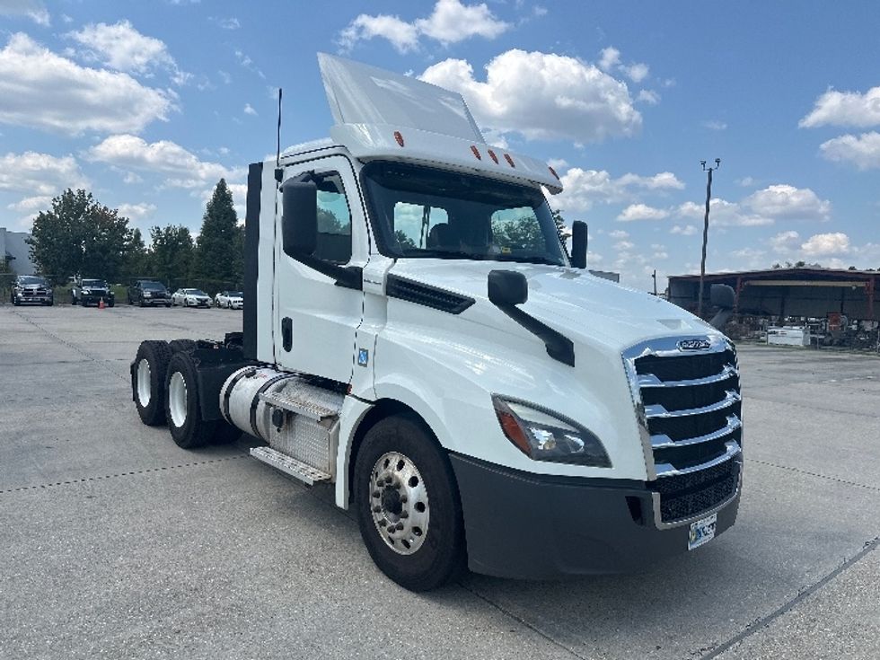 2020 Freightliner Cascadia 126" Day cab photo 19