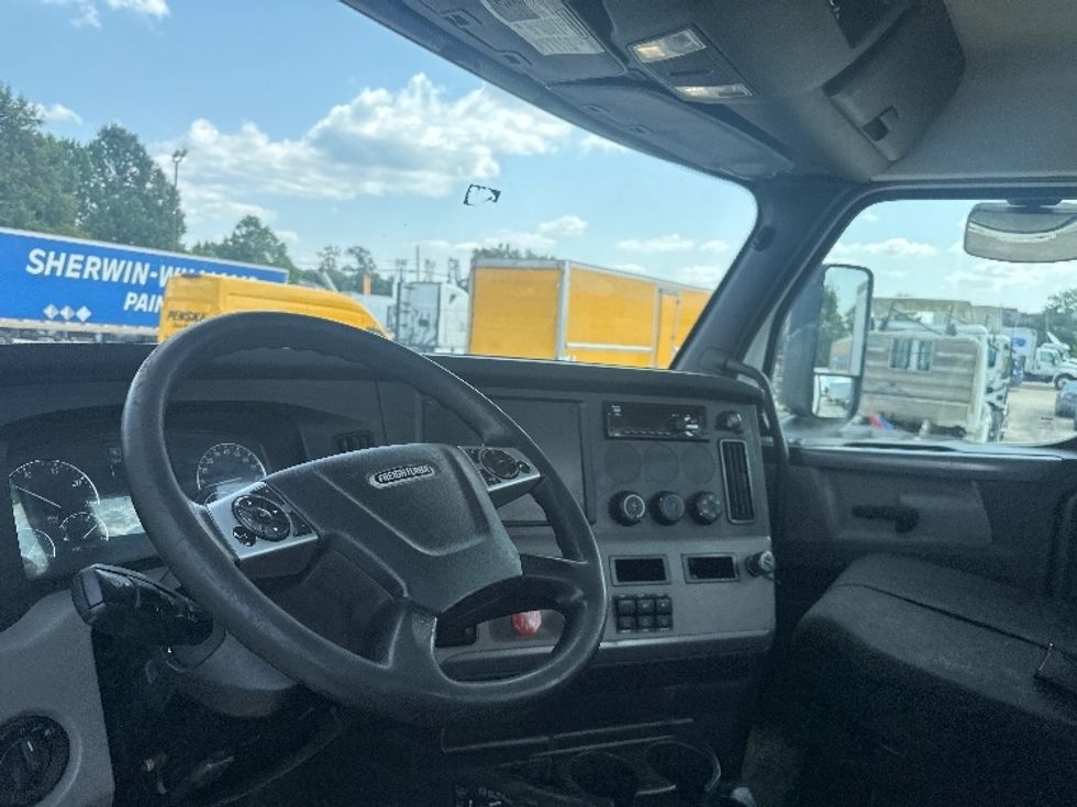 Day Cab Tractor-Heavy Duty Tractors-Freightliner-2020-T12664ST-Hammond-LA-421,029\n\t\tmiles-$ 52,250 - Image 10