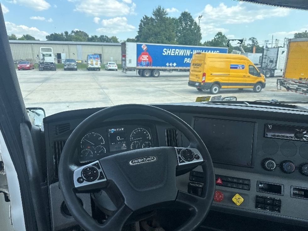 Day Cab Tractor-Heavy Duty Tractors-Freightliner-2020-T12664ST-Hammond-LA-421,029\n\t\tmiles-$ 52,250 - Image 11