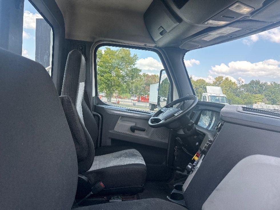 Day Cab Tractor-Heavy Duty Tractors-Freightliner-2020-T12664ST-Hammond-LA-421,029\n\t\tmiles-$ 52,250 - Image 14