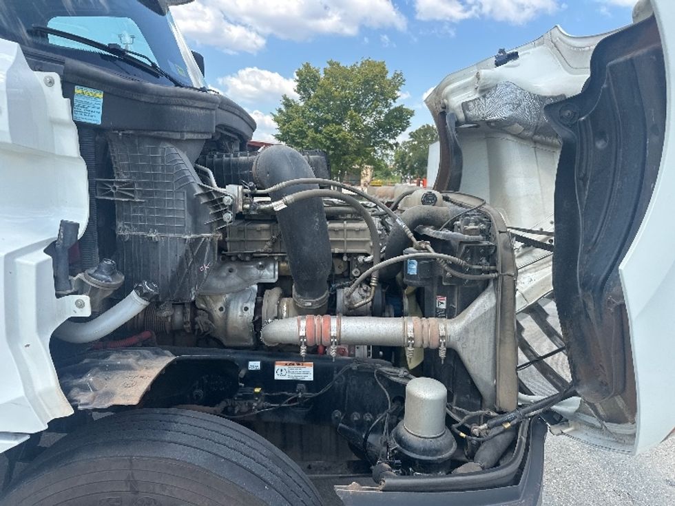 Day Cab Tractor-Heavy Duty Tractors-Freightliner-2020-T12664ST-Hammond-LA-421,029\n\t\tmiles-$ 52,250 - Image 15