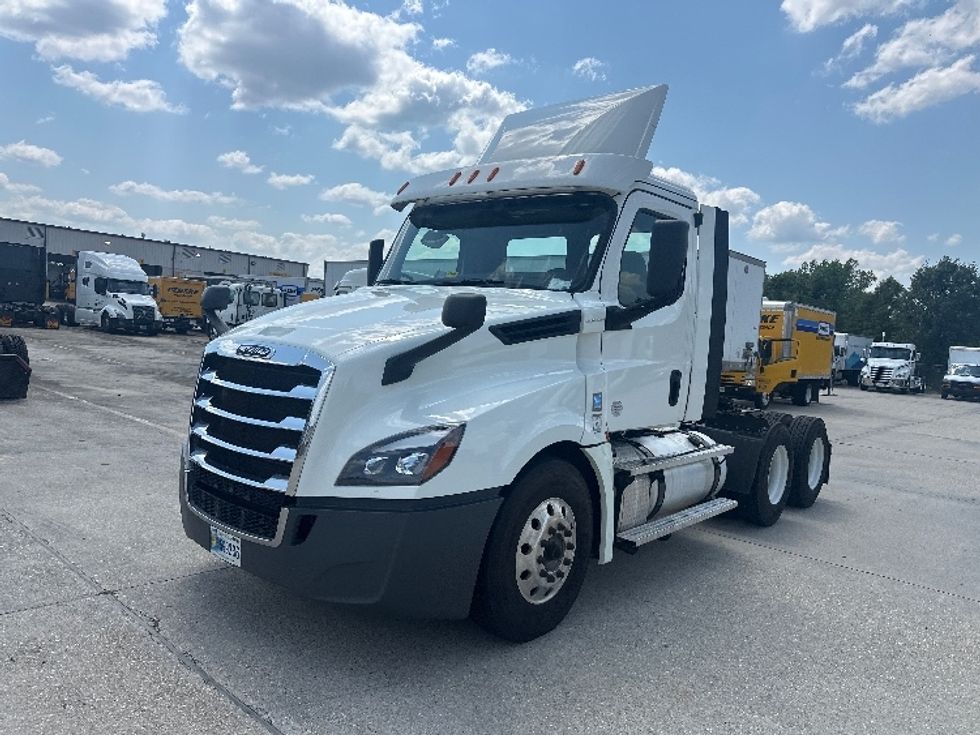 Day Cab Tractor-Heavy Duty Tractors-Freightliner-2020-T12664ST-Hammond-LA-421,029\n\t\tmiles-$ 52,250 - Image 3