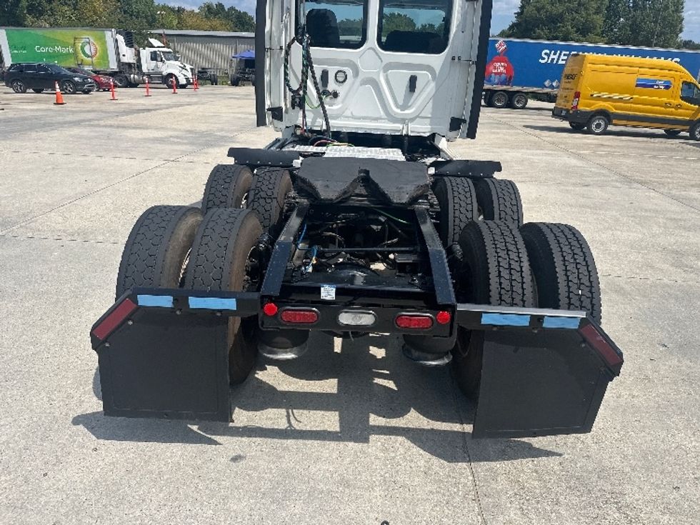 Day Cab Tractor-Heavy Duty Tractors-Freightliner-2020-T12664ST-Hammond-LA-421,029\n\t\tmiles-$ 52,250 - Image 6