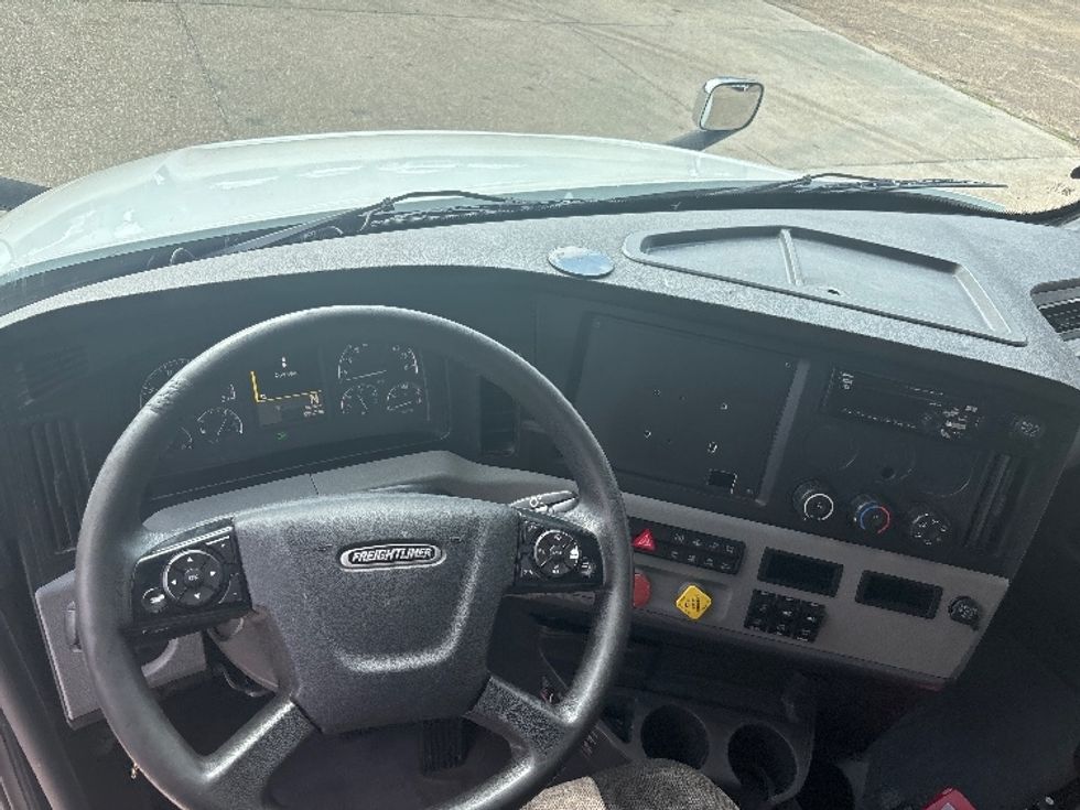Day Cab Tractor-Heavy Duty Tractors-Freightliner-2020-T12664ST-Hammond-LA-460,249\n\t\tmiles-$ 48,250 - Image 11