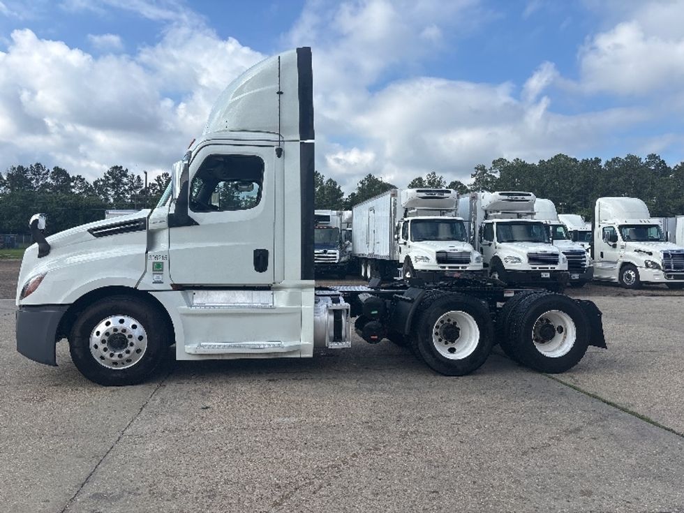 Day Cab Tractor-Heavy Duty Tractors-Freightliner-2020-T12664ST-Hammond-LA-460,249\n\t\tmiles-$ 48,250 - Image 4