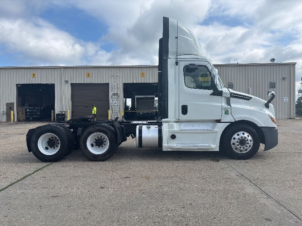 Day Cab Tractor-Heavy Duty Tractors-Freightliner-2020-T12664ST-Hammond-LA-460,249\n\t\tmiles-$ 48,250 - Image 8