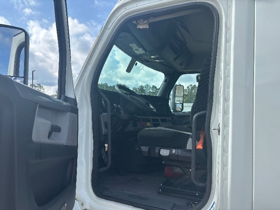 Day Cab Tractor-Heavy Duty Tractors-Freightliner-2020-T12664ST-Hammond-LA-460,249\n\t\tmiles-$ 48,250 - Image 9