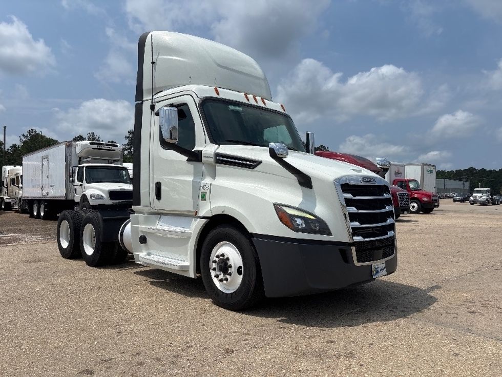 Day Cab Tractor-Heavy Duty Tractors-Freightliner-2020-T12664ST-Hammond-LA-472,741\n\t\tmiles-$ 47,750 - Image 1