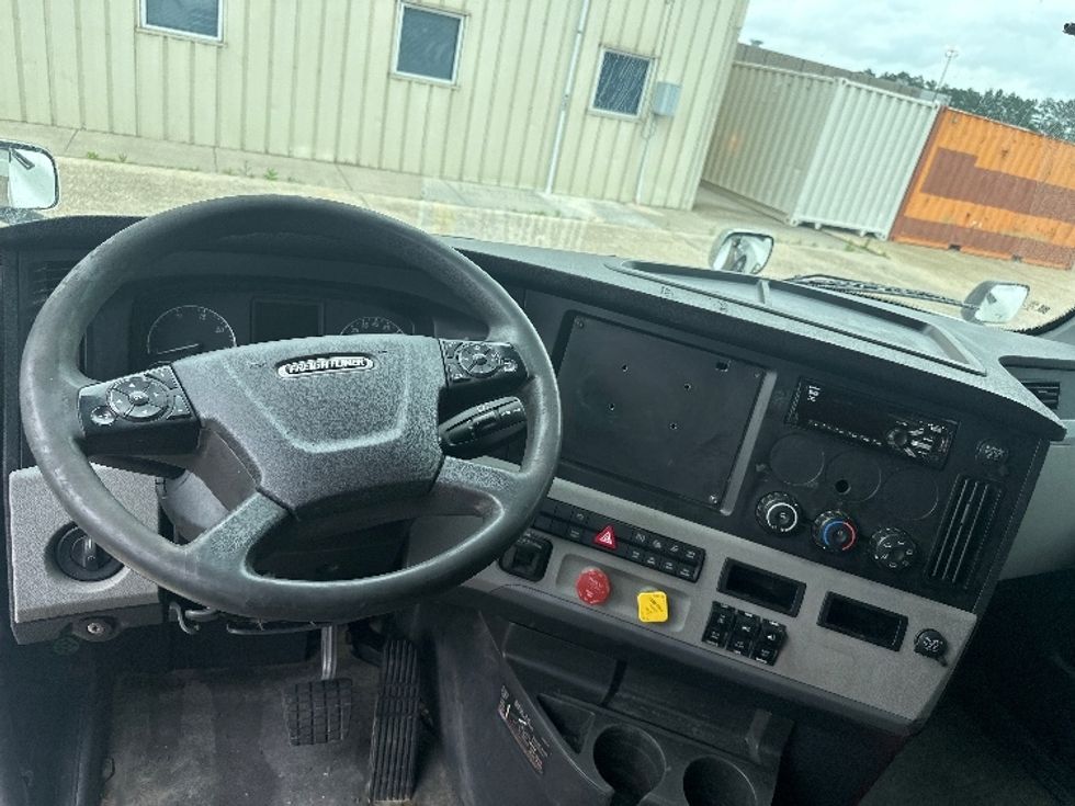 Day Cab Tractor-Heavy Duty Tractors-Freightliner-2020-T12664ST-Hammond-LA-472,741\n\t\tmiles-$ 47,750 - Image 10