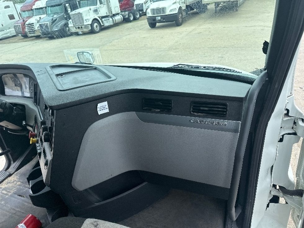 Day Cab Tractor-Heavy Duty Tractors-Freightliner-2020-T12664ST-Hammond-LA-472,741\n\t\tmiles-$ 47,750 - Image 13