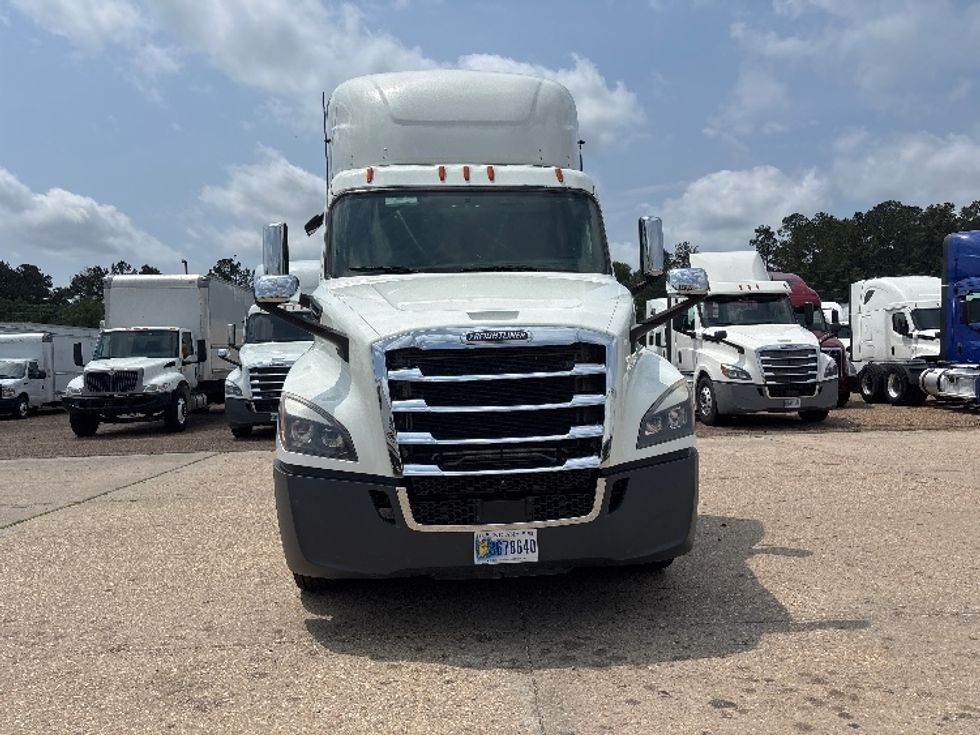 Day Cab Tractor-Heavy Duty Tractors-Freightliner-2020-T12664ST-Hammond-LA-472,741\n\t\tmiles-$ 47,750 - Image 2