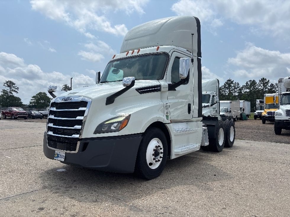 Day Cab Tractor-Heavy Duty Tractors-Freightliner-2020-T12664ST-Hammond-LA-472,741\n\t\tmiles-$ 47,750 - Image 3