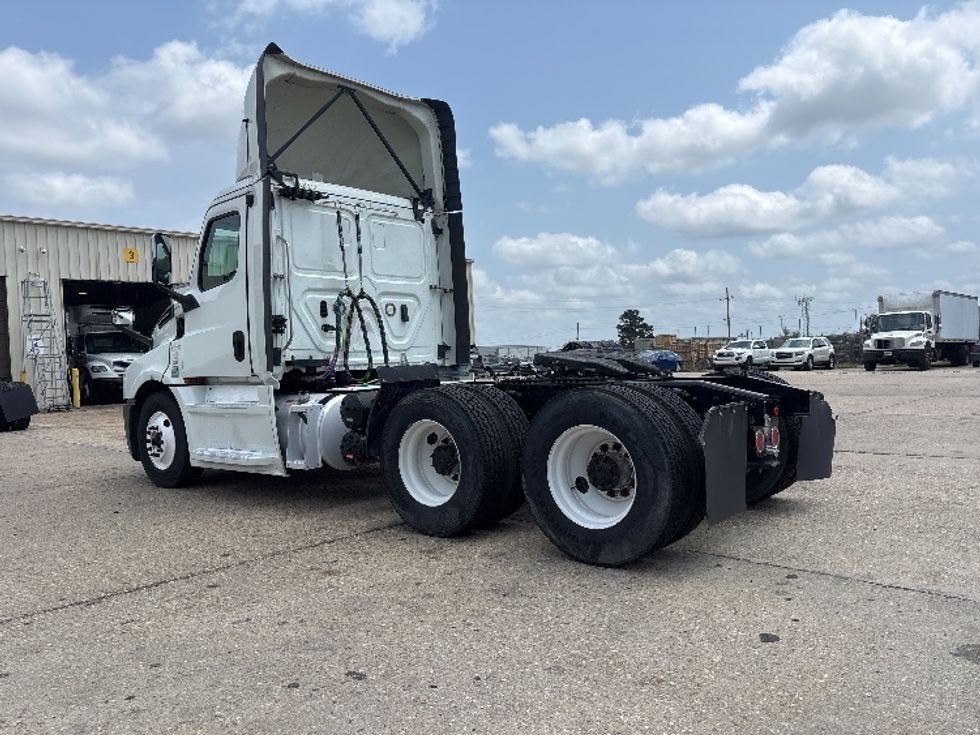 Day Cab Tractor-Heavy Duty Tractors-Freightliner-2020-T12664ST-Hammond-LA-472,741\n\t\tmiles-$ 47,750 - Image 5