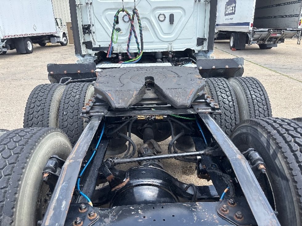 Day Cab Tractor-Heavy Duty Tractors-Freightliner-2020-T12664ST-Hammond-LA-472,741\n\t\tmiles-$ 47,750 - Image 6