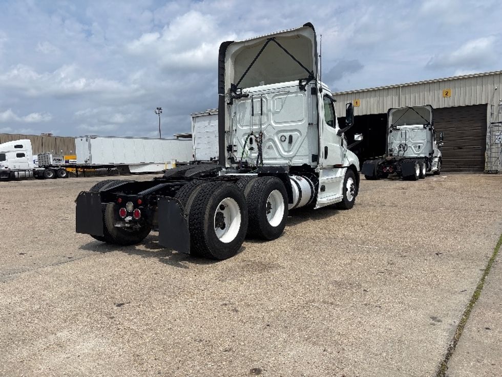 Day Cab Tractor-Heavy Duty Tractors-Freightliner-2020-T12664ST-Hammond-LA-472,741\n\t\tmiles-$ 47,750 - Image 7
