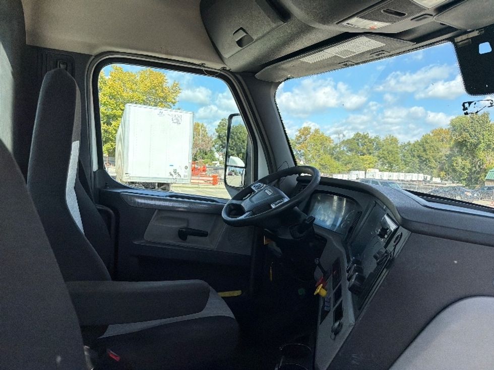 Day Cab Tractor-Heavy Duty Tractors-Freightliner-2020-T12664ST-Hammond-LA-478,369\n\t\tmiles-$ 47,000 - Image 13