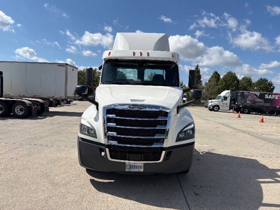 Day Cab Tractor-Heavy Duty Tractors-Freightliner-2020-T12664ST-Hammond-LA-478,369\n\t\tmiles-$ 47,000 - Image 2