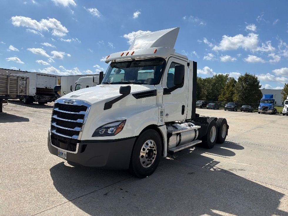 Day Cab Tractor-Heavy Duty Tractors-Freightliner-2020-T12664ST-Hammond-LA-478,369\n\t\tmiles-$ 47,000 - Image 3