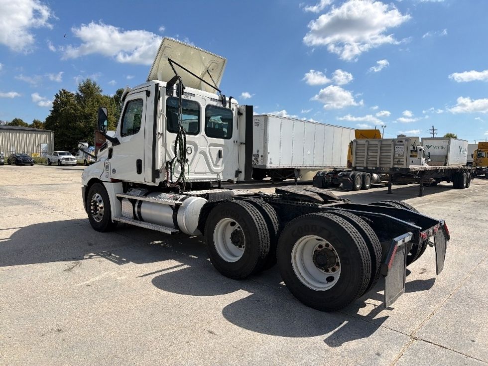 Day Cab Tractor-Heavy Duty Tractors-Freightliner-2020-T12664ST-Hammond-LA-478,369\n\t\tmiles-$ 47,000 - Image 5
