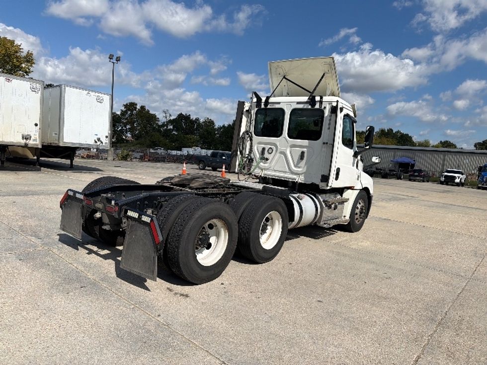 Day Cab Tractor-Heavy Duty Tractors-Freightliner-2020-T12664ST-Hammond-LA-478,369\n\t\tmiles-$ 47,000 - Image 6