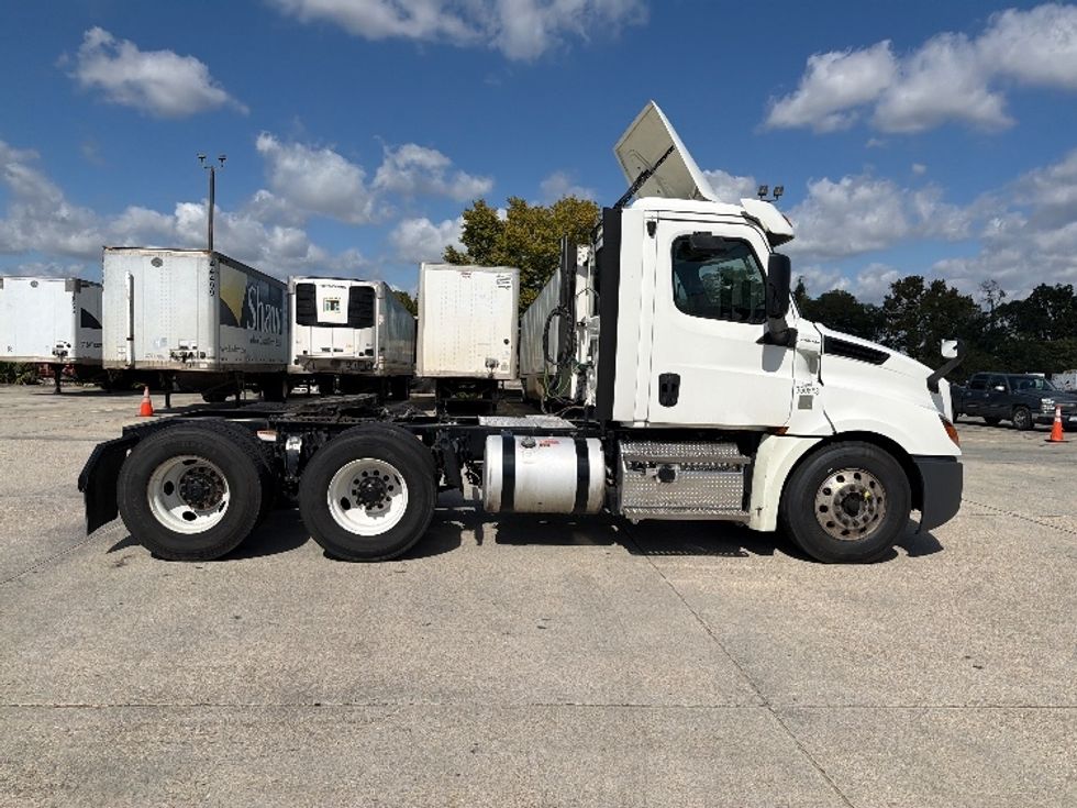 Day Cab Tractor-Heavy Duty Tractors-Freightliner-2020-T12664ST-Hammond-LA-478,369\n\t\tmiles-$ 47,000 - Image 7