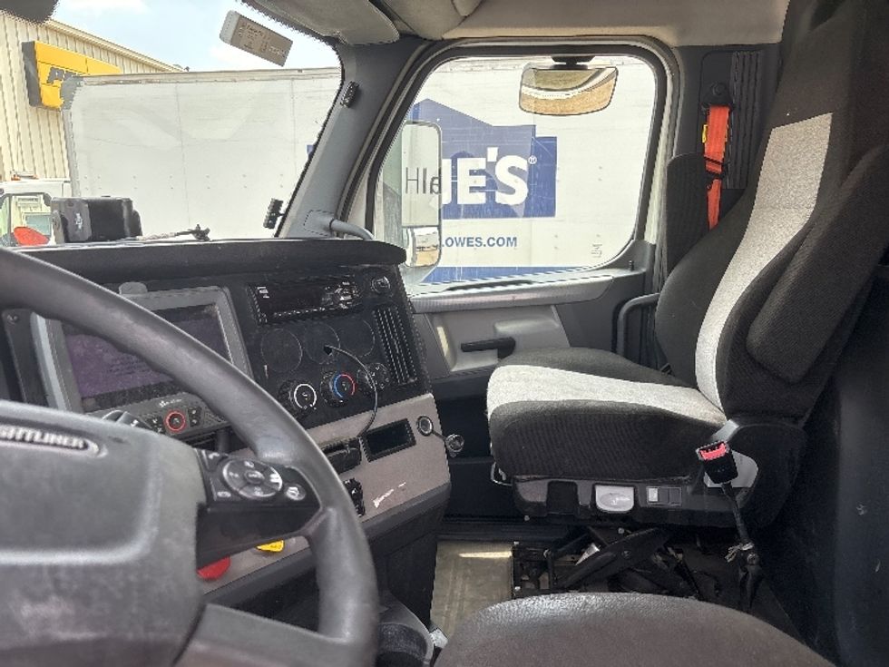 Day Cab Tractor-Heavy Duty Tractors-Freightliner-2020-T12664ST-Hammond-LA-509,679\n\t\tmiles-$ 44,750 - Image 10