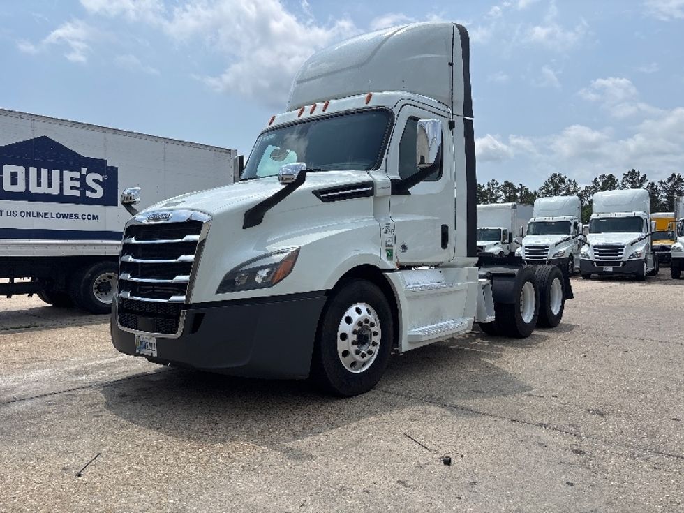 Day Cab Tractor-Heavy Duty Tractors-Freightliner-2020-T12664ST-Hammond-LA-509,679\n\t\tmiles-$ 44,750 - Image 3