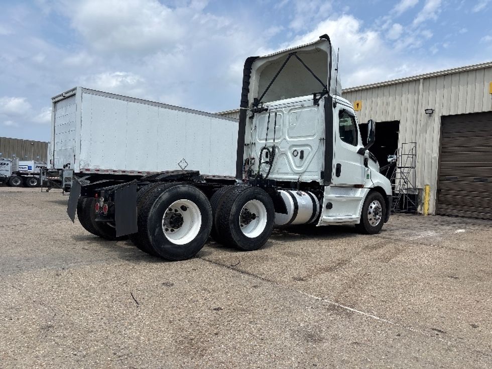 Day Cab Tractor-Heavy Duty Tractors-Freightliner-2020-T12664ST-Hammond-LA-509,679\n\t\tmiles-$ 44,750 - Image 7