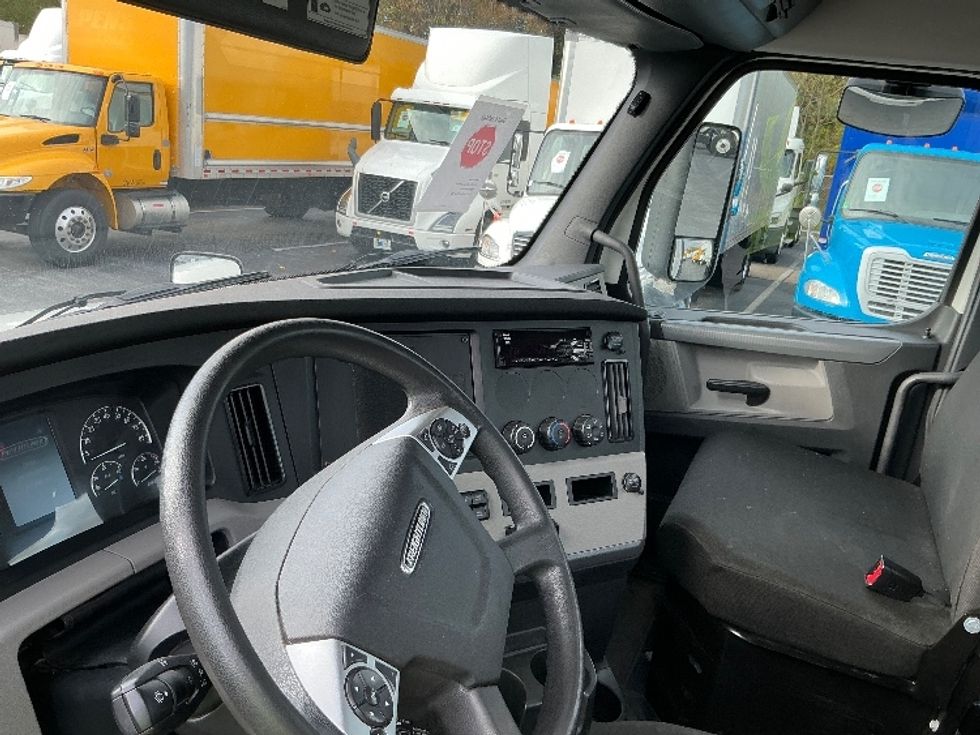 Day Cab Tractor-Heavy Duty Tractors-Freightliner-2020-T12664ST-Harrisburg-PA-300,891\n\t\tmiles-$ 53,250 - Image 10