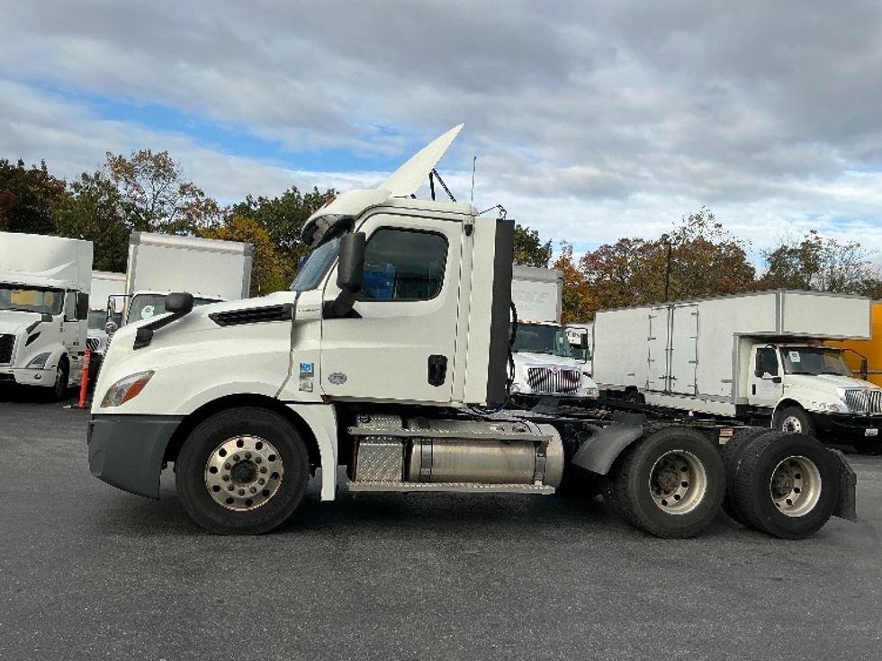 Day Cab Tractor-Heavy Duty Tractors-Freightliner-2020-T12664ST-Harrisburg-PA-300,891\n\t\tmiles-$ 53,250 - Image 4