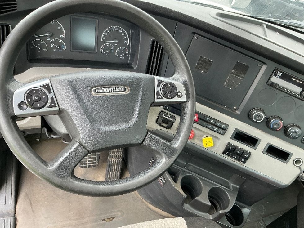 Day Cab Tractor-Heavy Duty Tractors-Freightliner-2020-T12664ST-Harrisburg-PA-311,641\n\t\tmiles-$ 52,750 - Image 11