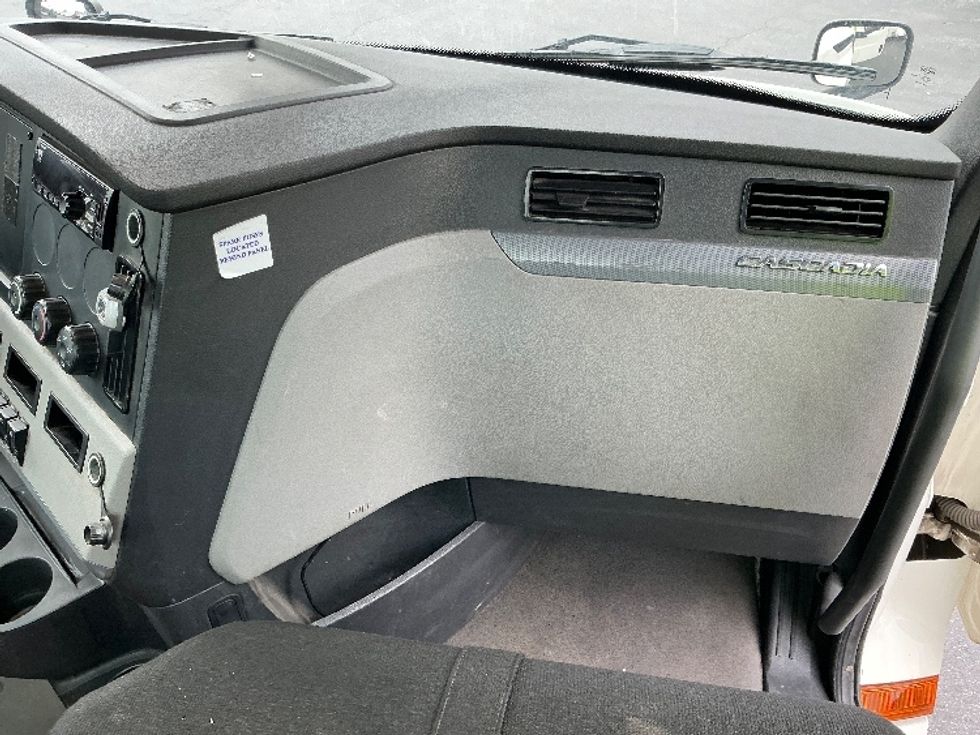 Day Cab Tractor-Heavy Duty Tractors-Freightliner-2020-T12664ST-Harrisburg-PA-311,641\n\t\tmiles-$ 52,750 - Image 13