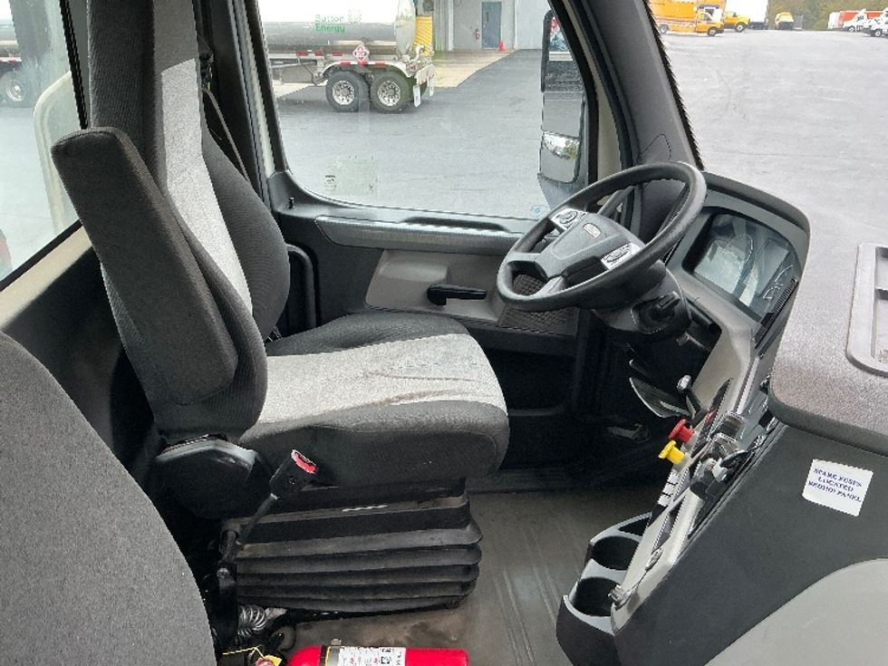 Day Cab Tractor-Heavy Duty Tractors-Freightliner-2020-T12664ST-Harrisburg-PA-311,641\n\t\tmiles-$ 52,750 - Image 14
