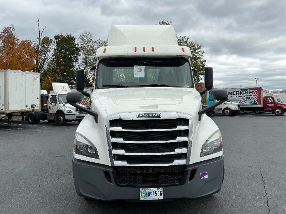 Day Cab Tractor-Heavy Duty Tractors-Freightliner-2020-T12664ST-Harrisburg-PA-311,641\n\t\tmiles-$ 52,750 - Image 2