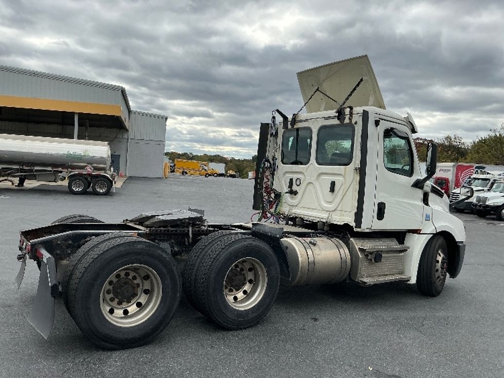 Day Cab Tractor-Heavy Duty Tractors-Freightliner-2020-T12664ST-Harrisburg-PA-311,641\n\t\tmiles-$ 52,750 - Image 7