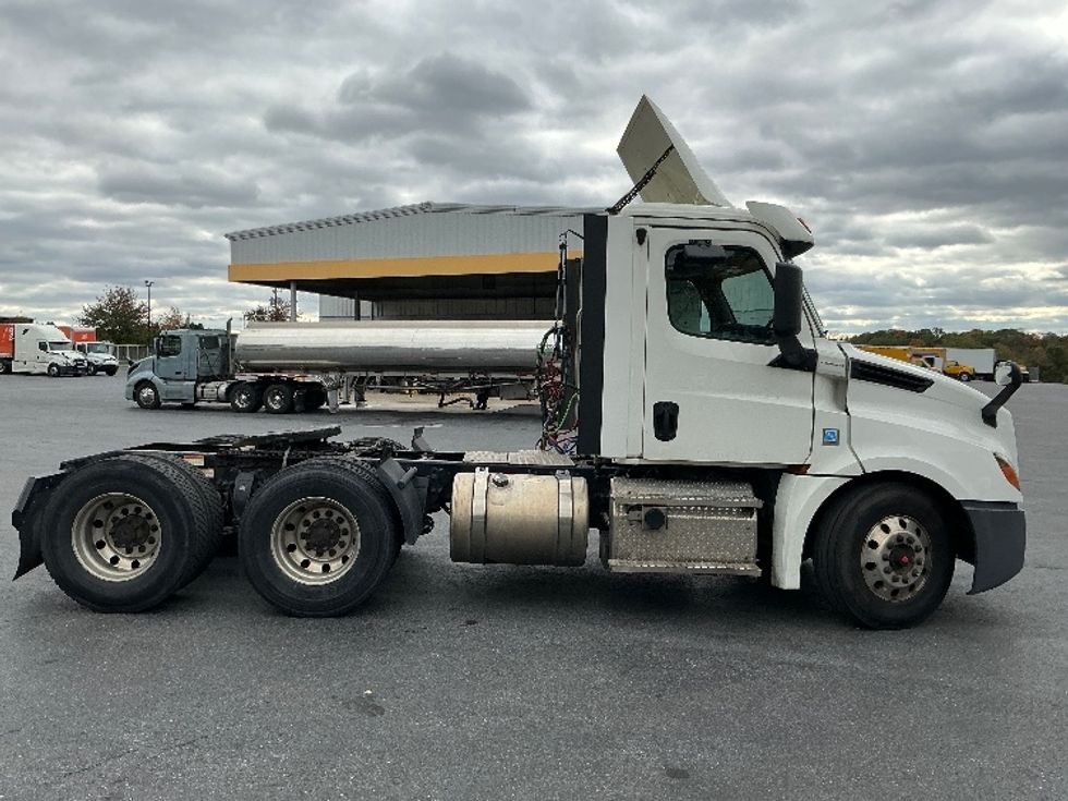 Day Cab Tractor-Heavy Duty Tractors-Freightliner-2020-T12664ST-Harrisburg-PA-311,641\n\t\tmiles-$ 52,750 - Image 8