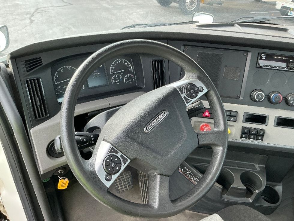 Day Cab Tractor-Heavy Duty Tractors-Freightliner-2020-T12664ST-Harrisburg-PA-344,471\n\t\tmiles-$ 38,500 - Image 11