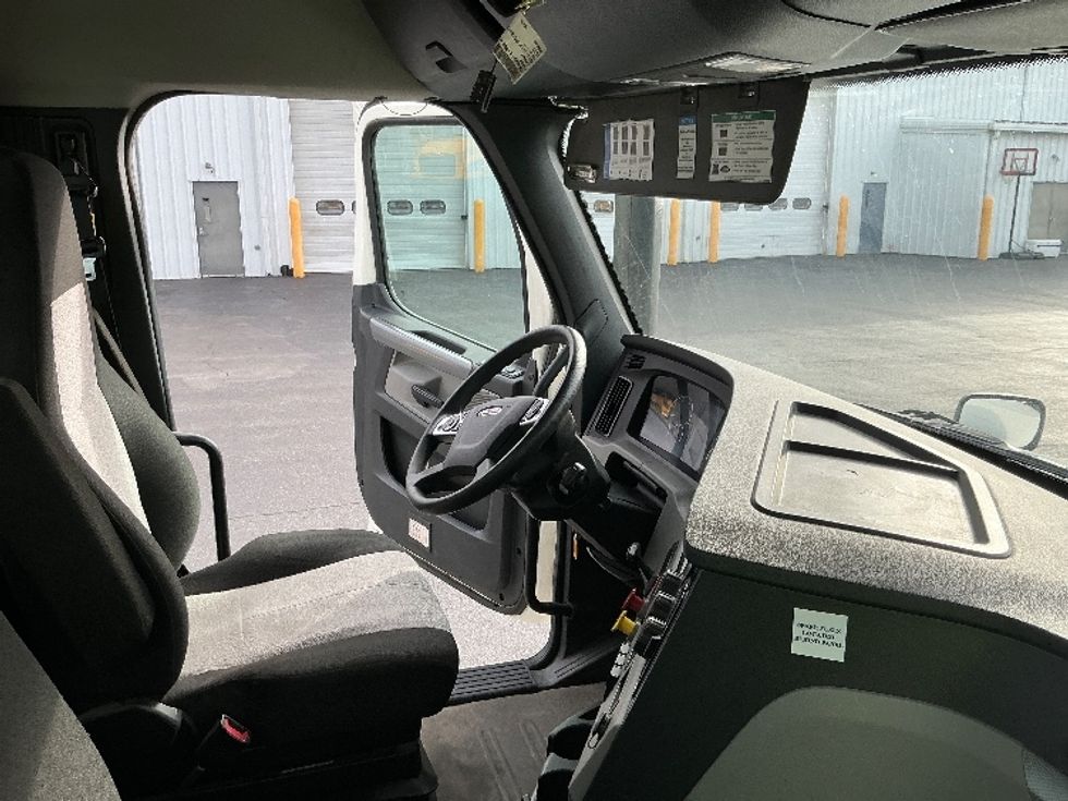 Day Cab Tractor-Heavy Duty Tractors-Freightliner-2020-T12664ST-Harrisburg-PA-344,471\n\t\tmiles-$ 38,500 - Image 14