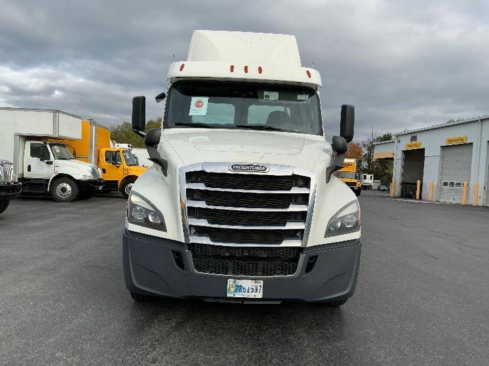 Day Cab Tractor-Heavy Duty Tractors-Freightliner-2020-T12664ST-Harrisburg-PA-344,471\n\t\tmiles-$ 38,500 - Image 2