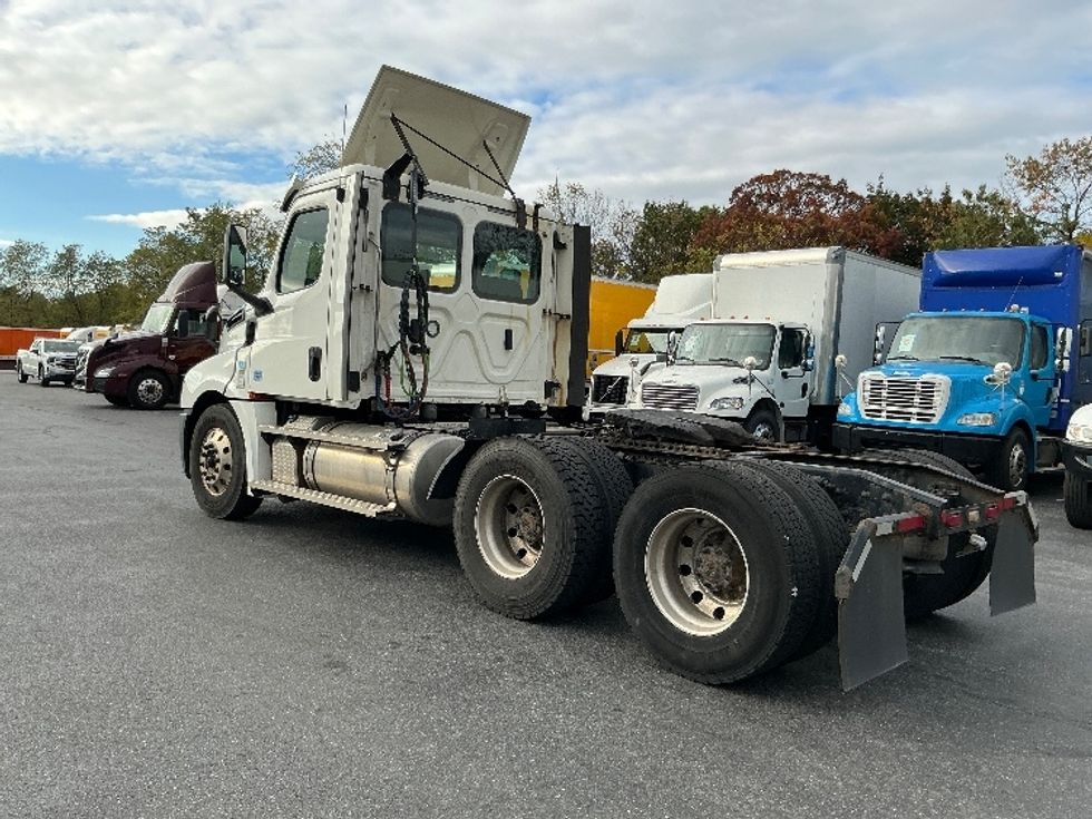Day Cab Tractor-Heavy Duty Tractors-Freightliner-2020-T12664ST-Harrisburg-PA-344,471\n\t\tmiles-$ 38,500 - Image 5