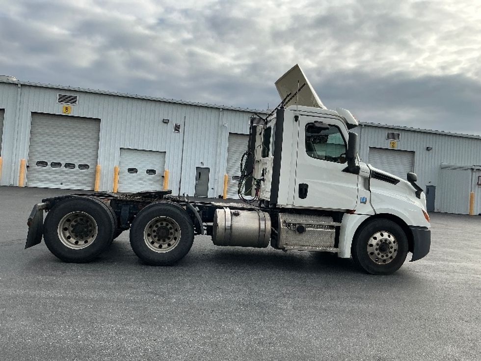 Day Cab Tractor-Heavy Duty Tractors-Freightliner-2020-T12664ST-Harrisburg-PA-344,471\n\t\tmiles-$ 38,500 - Image 8
