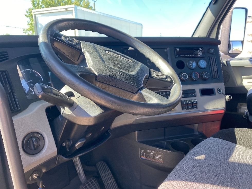 Day Cab Tractor-Heavy Duty Tractors-Freightliner-2020-T12664ST-Harrisburg-PA-361,784\n\t\tmiles-$ 50,750 - Image 10