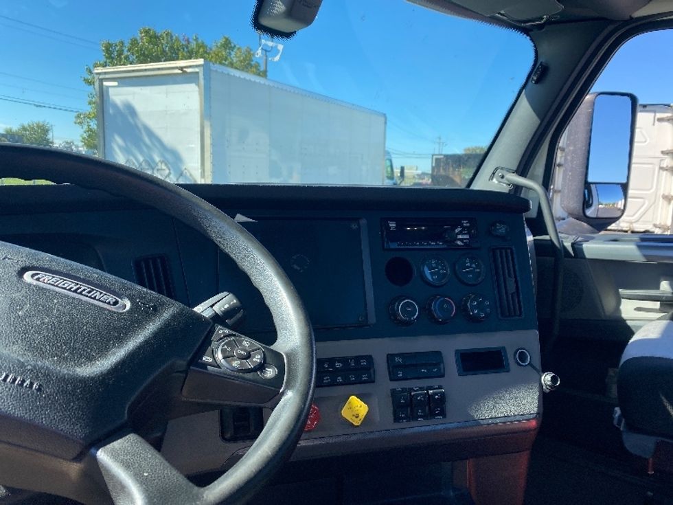 Day Cab Tractor-Heavy Duty Tractors-Freightliner-2020-T12664ST-Harrisburg-PA-361,784\n\t\tmiles-$ 50,750 - Image 11