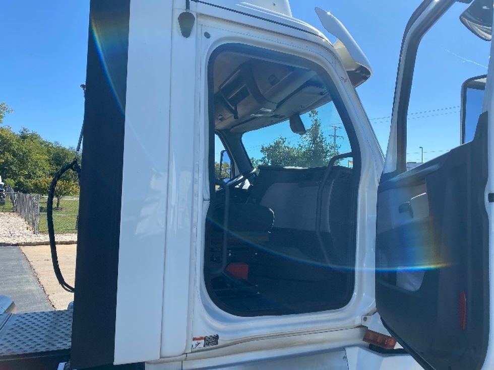 Day Cab Tractor-Heavy Duty Tractors-Freightliner-2020-T12664ST-Harrisburg-PA-361,784\n\t\tmiles-$ 50,750 - Image 12