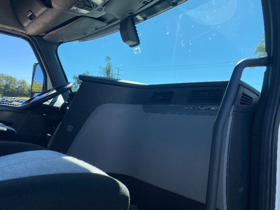 Day Cab Tractor-Heavy Duty Tractors-Freightliner-2020-T12664ST-Harrisburg-PA-361,784\n\t\tmiles-$ 50,750 - Image 13