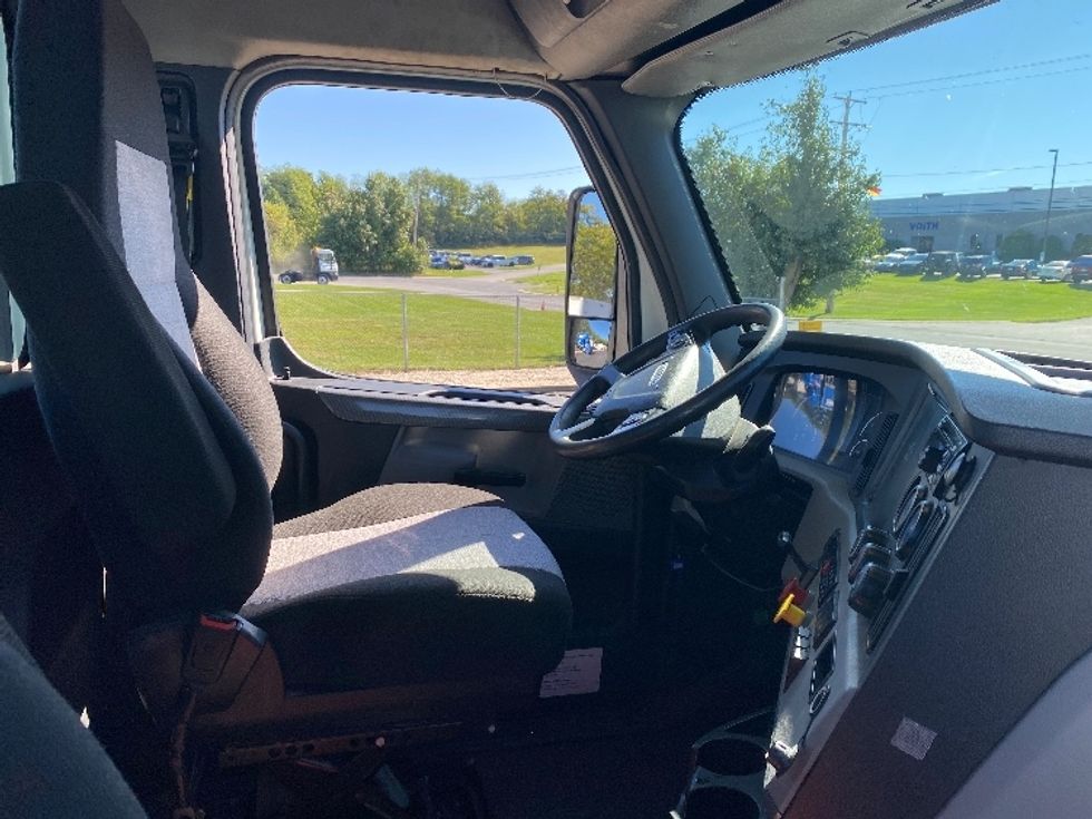 Day Cab Tractor-Heavy Duty Tractors-Freightliner-2020-T12664ST-Harrisburg-PA-361,784\n\t\tmiles-$ 50,750 - Image 14