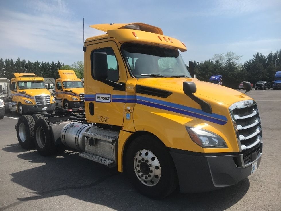 Day Cab Tractor-Heavy Duty Tractors-Freightliner-2020-T12664ST-Harrisburg-PA-429,359\n\t\tmiles-$ 51,750 - Image 1